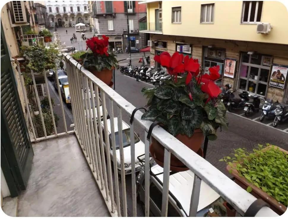 Guide Tour Apartments Неаполь Экстерьер фото