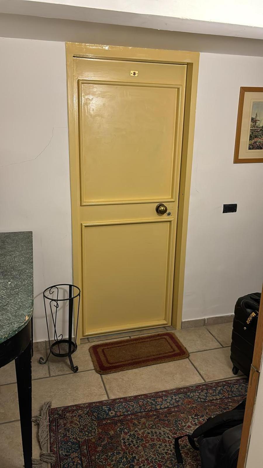 Guide Tour Apartments Неаполь Экстерьер фото