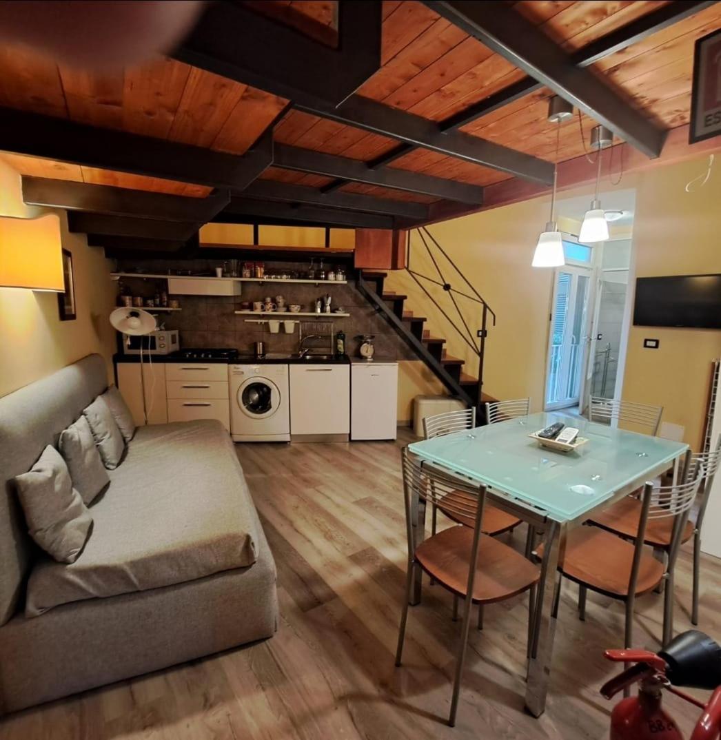 Guide Tour Apartments Неаполь Экстерьер фото